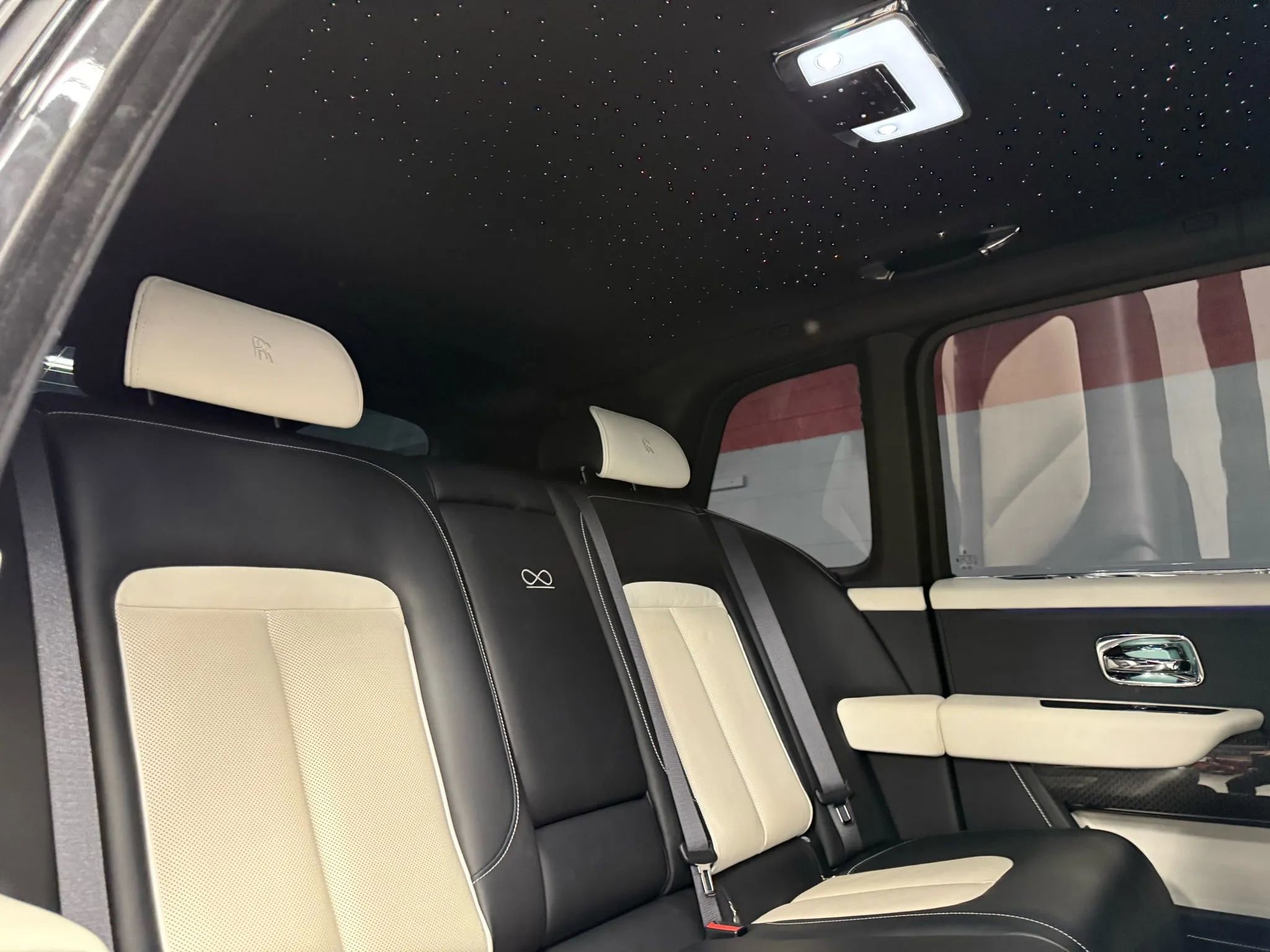 Used 2022 Rolls-Royce Cullinan Black Badge w/ Dark Exterior Package image 58