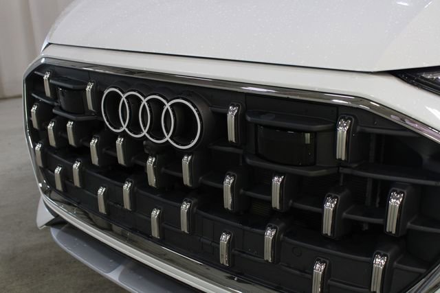 Used 2024 Audi Q8 Prestige w/ Prestige Package image 33