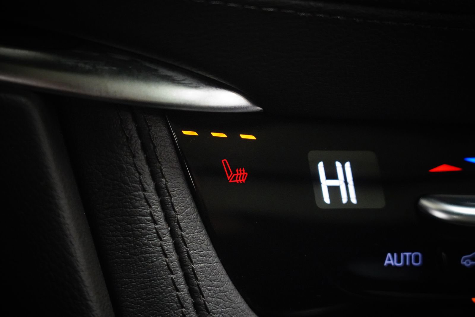 Used 2022 Cadillac XT5 Premium Luxury w/ LPO, Floor Liner Package image 28