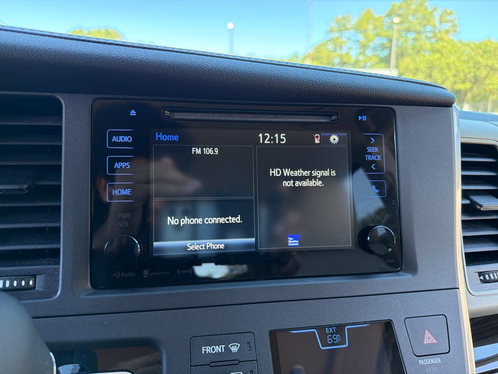 Used 2017 Toyota Sienna XLE FWD image 10