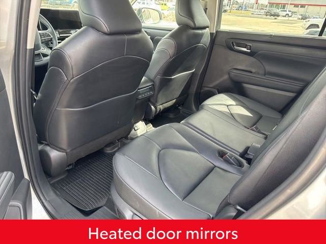 Used 2025 Toyota Highlander XLE image 18