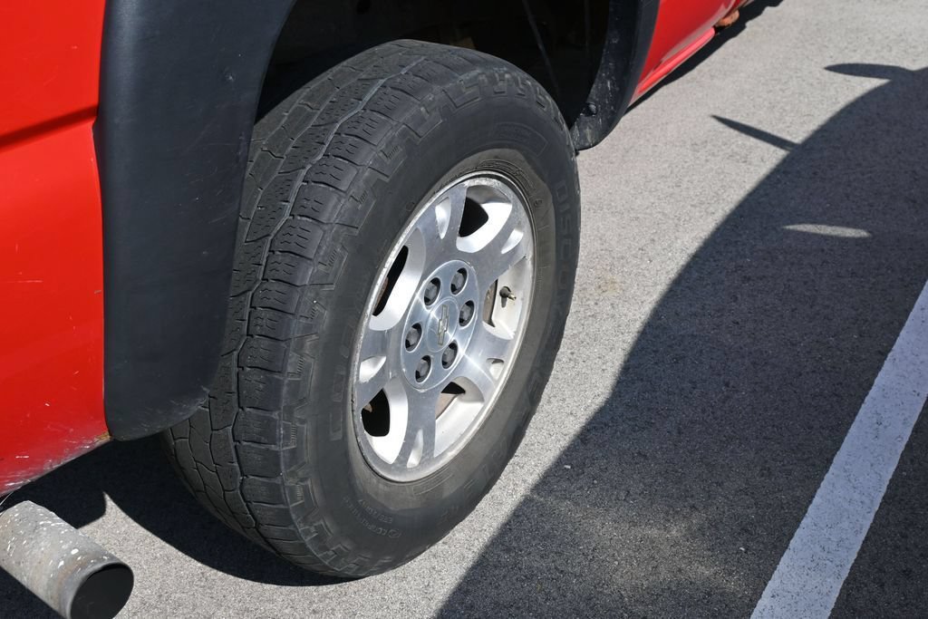 Used 2006 Chevrolet Silverado 1500 LT w/ Light Duty Power Package AWD/4WD image 13