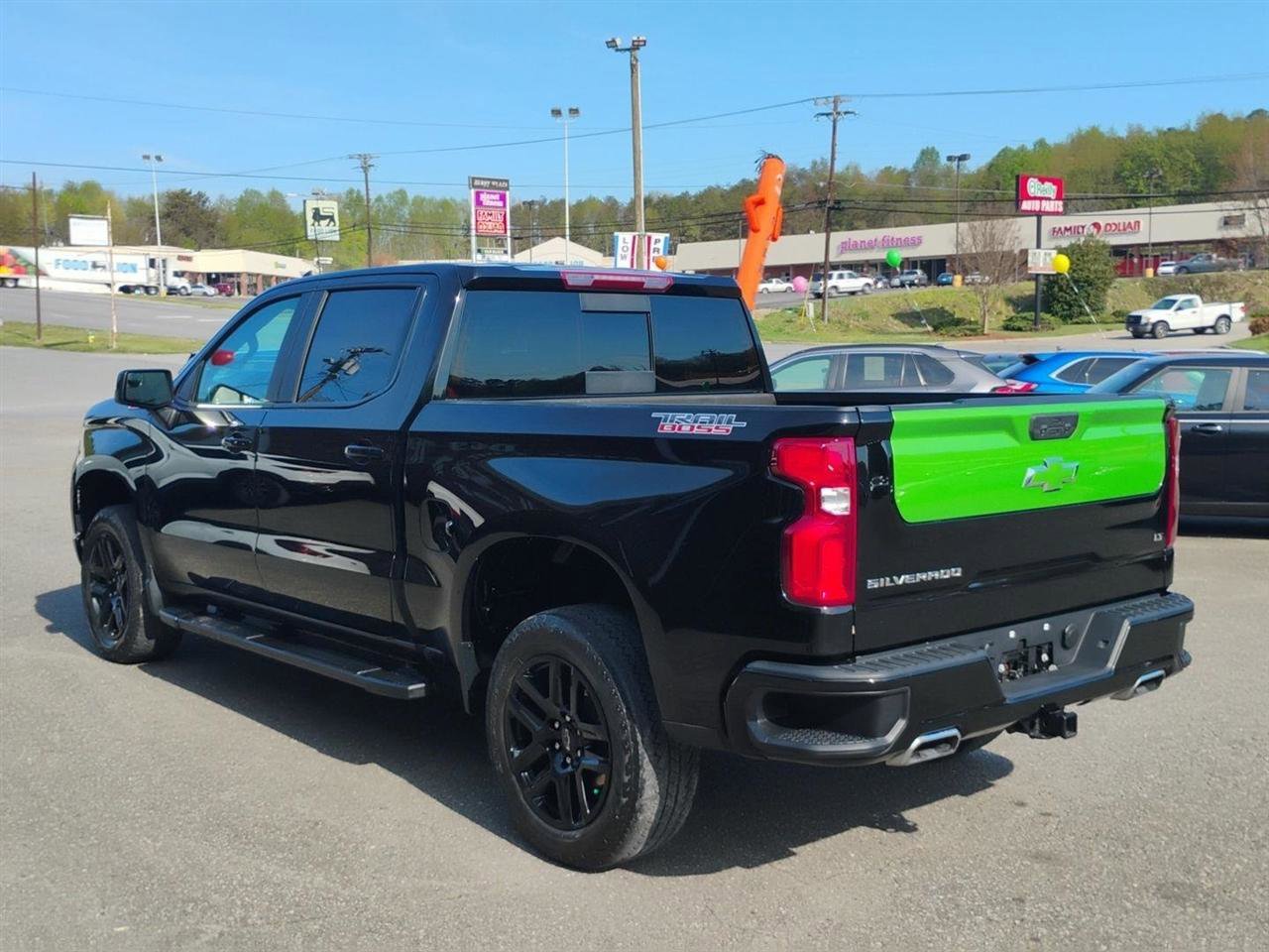 Used 2024 Chevrolet Silverado 1500 LT Trail Boss w/ Convenience Package II AWD/4WD image 7