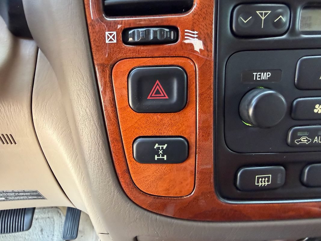 Used 2001 Lexus LX 470 4WD image 37