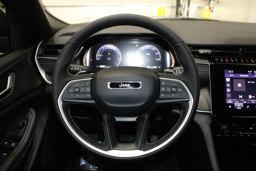 New 2025 Jeep Grand Cherokee Laredo w/ Luxury Tech Group I image 23