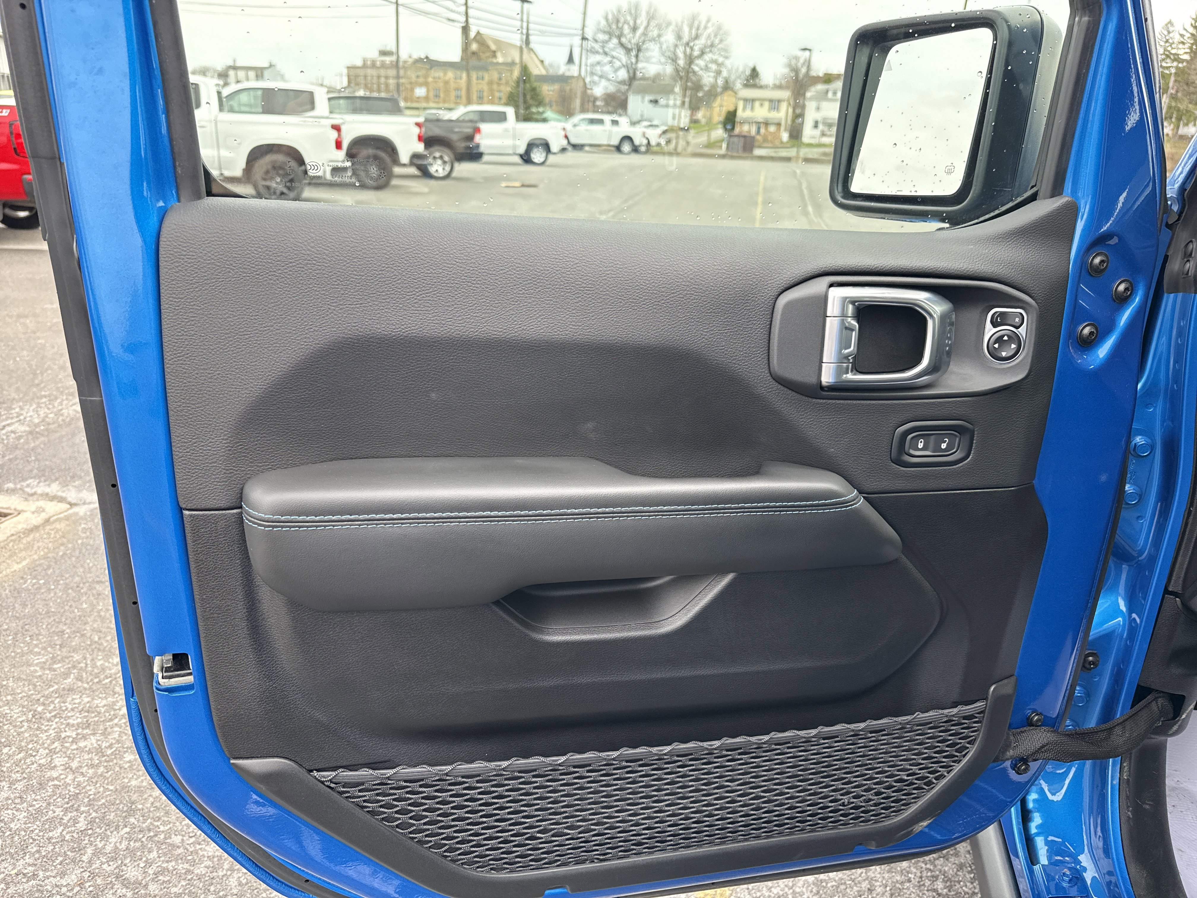 Used 2024 Jeep Wrangler Unlimited Rubicon 4xe image 15