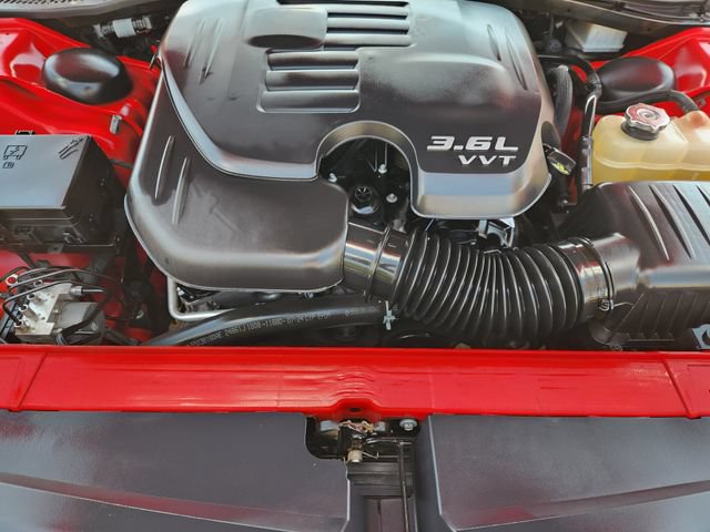 Used 2018 Dodge Challenger SXT RWD image 31