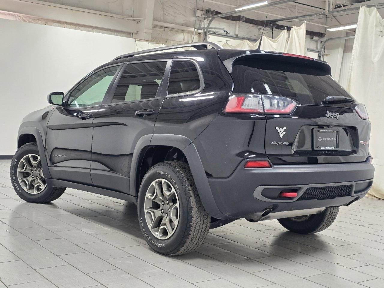 Used 2020 Jeep Cherokee Trailhawk AWD/4WD image 11