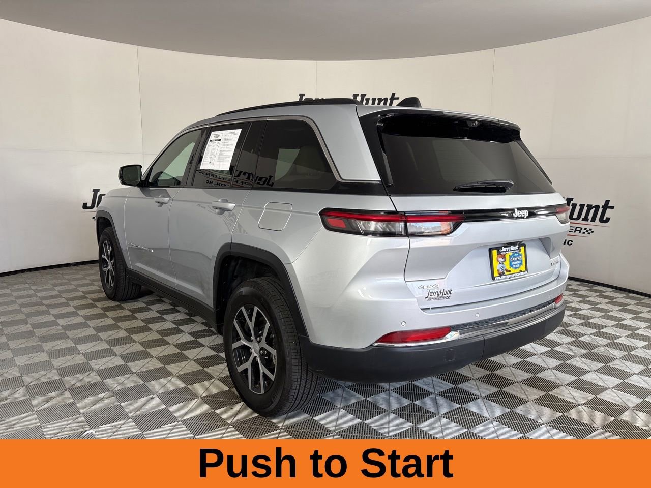 Used 2024 Jeep Grand Cherokee Limited w/ Luxury Tech Group II image 7