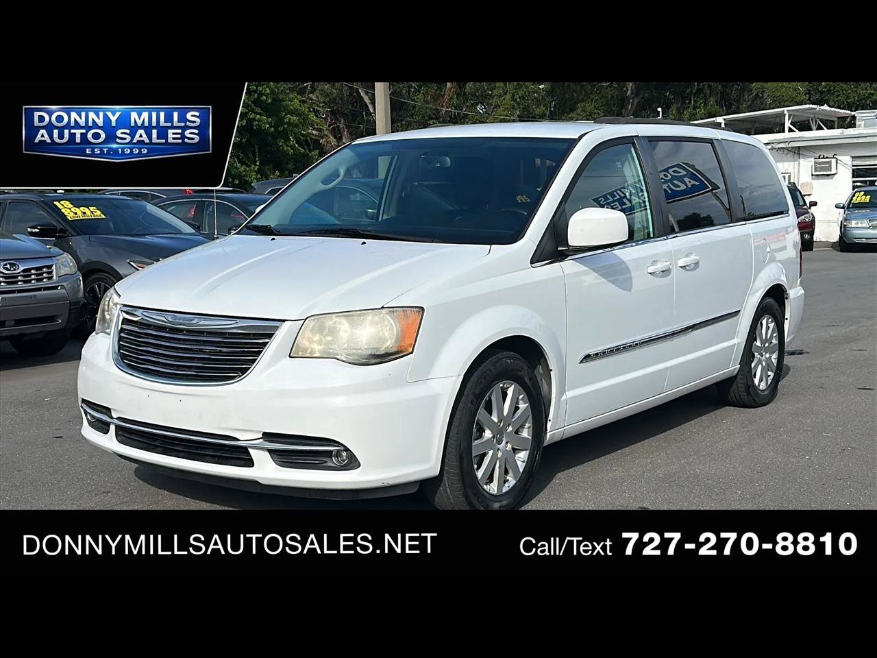 Used 2016 Chrysler Town & Country Touring FWD image 1