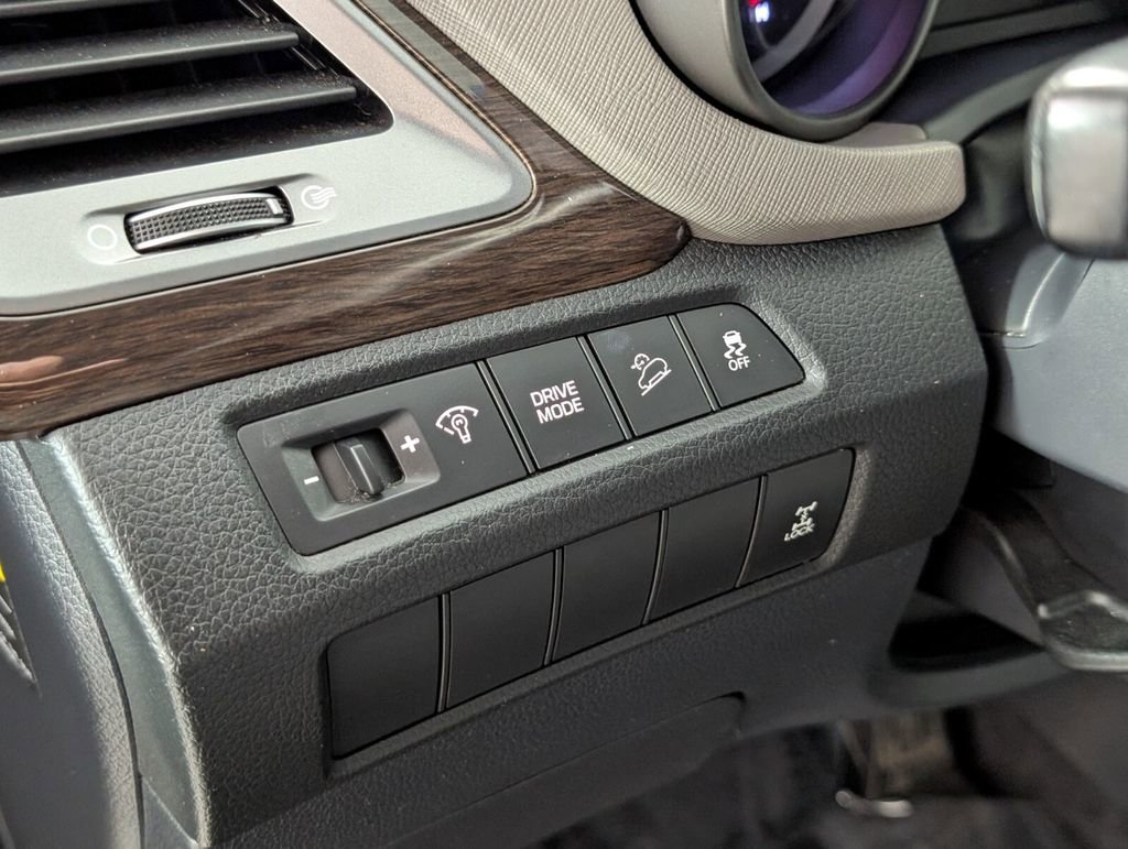 Used 2018 Hyundai Santa Fe SE image 15