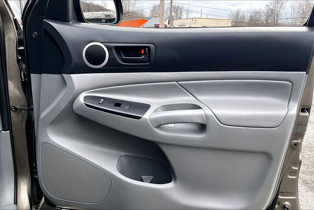 Used 2013 Toyota Tacoma 4x4 Access Cab V6 w/ TRD Off-Road Pkg image 22