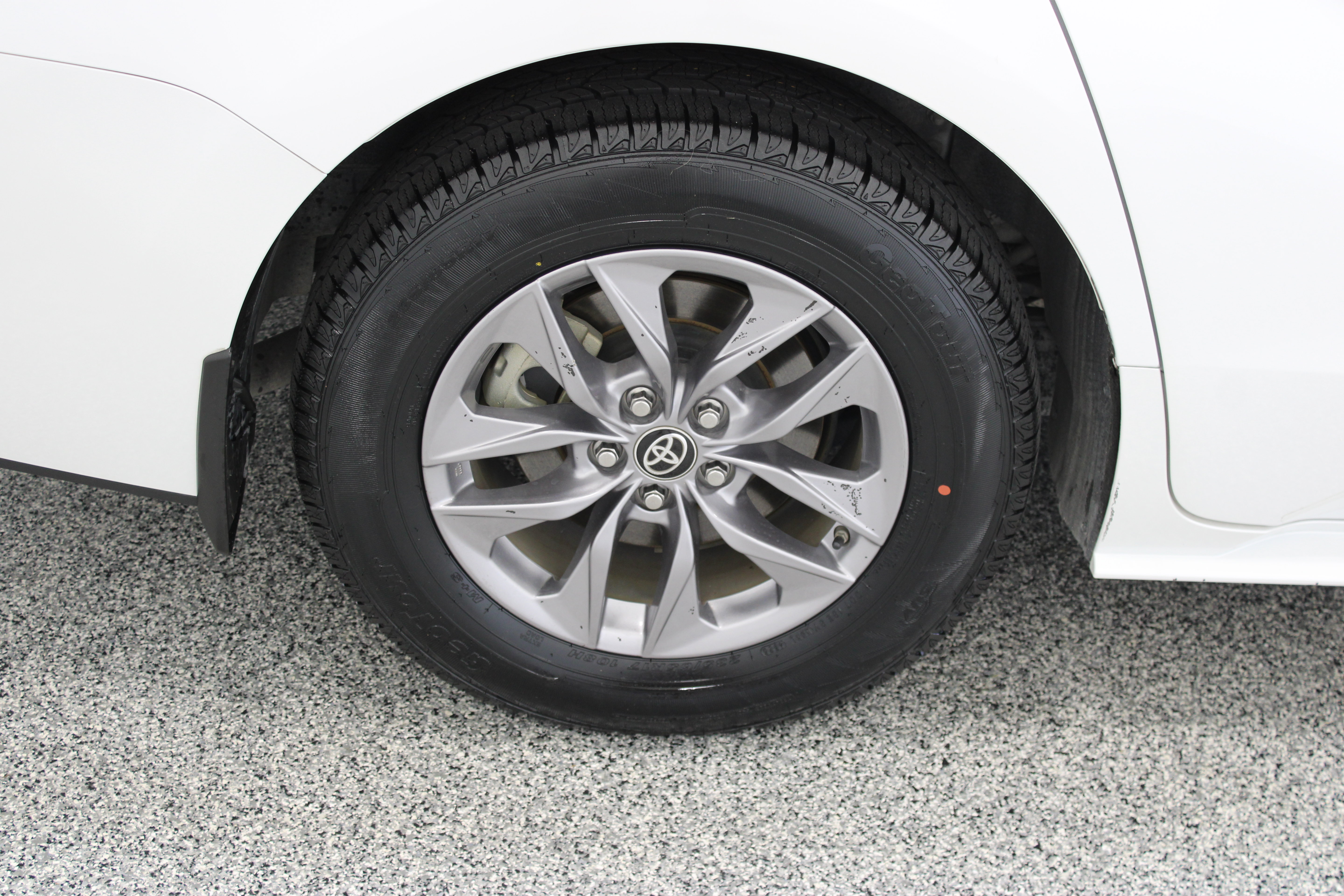 Used 2025 Toyota Sienna XLE FWD image 6