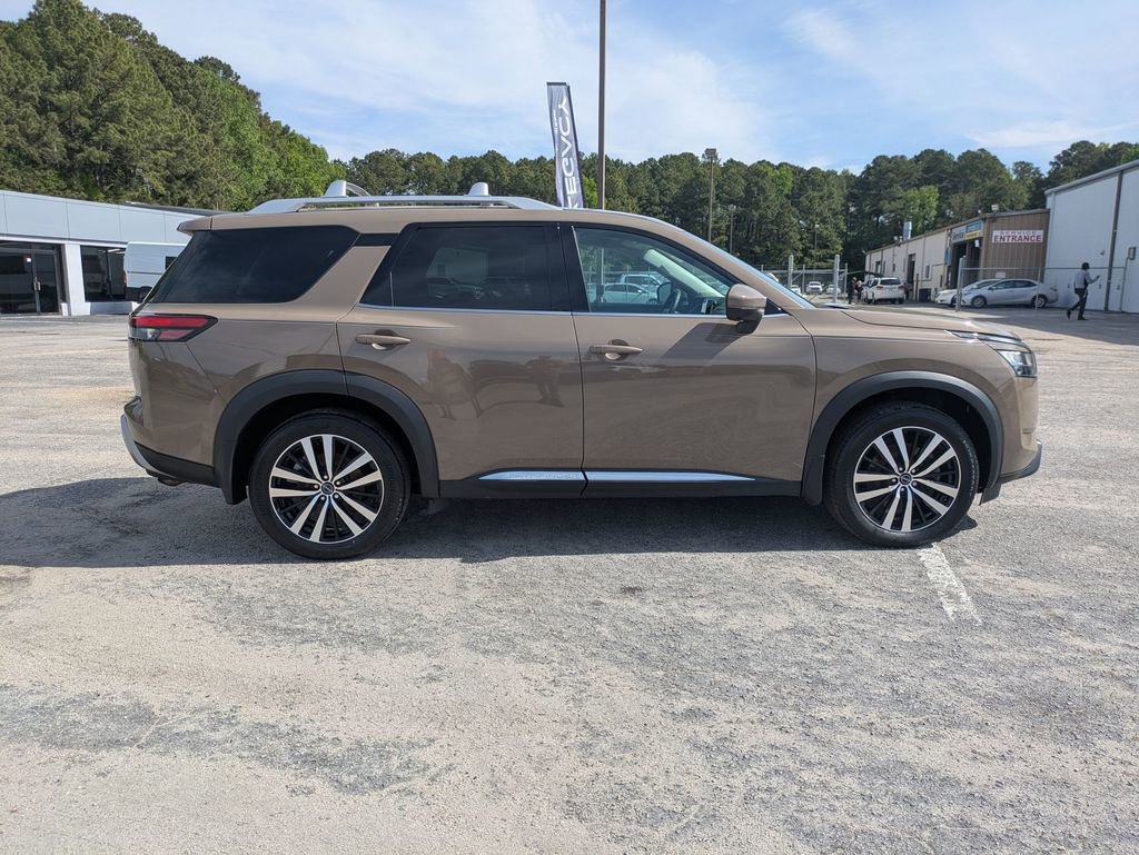 Used 2023 Nissan Pathfinder Platinum image 2