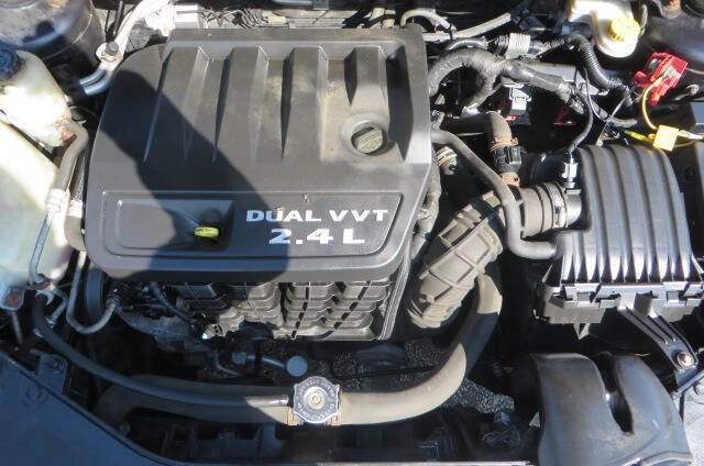 Used 2012 Chrysler 200 Limited w/ Sun/Sound Group FWD image 10