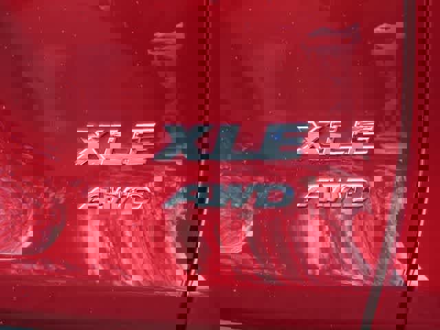 Used 2022 Toyota RAV4 XLE w/ Convenience Package image 8