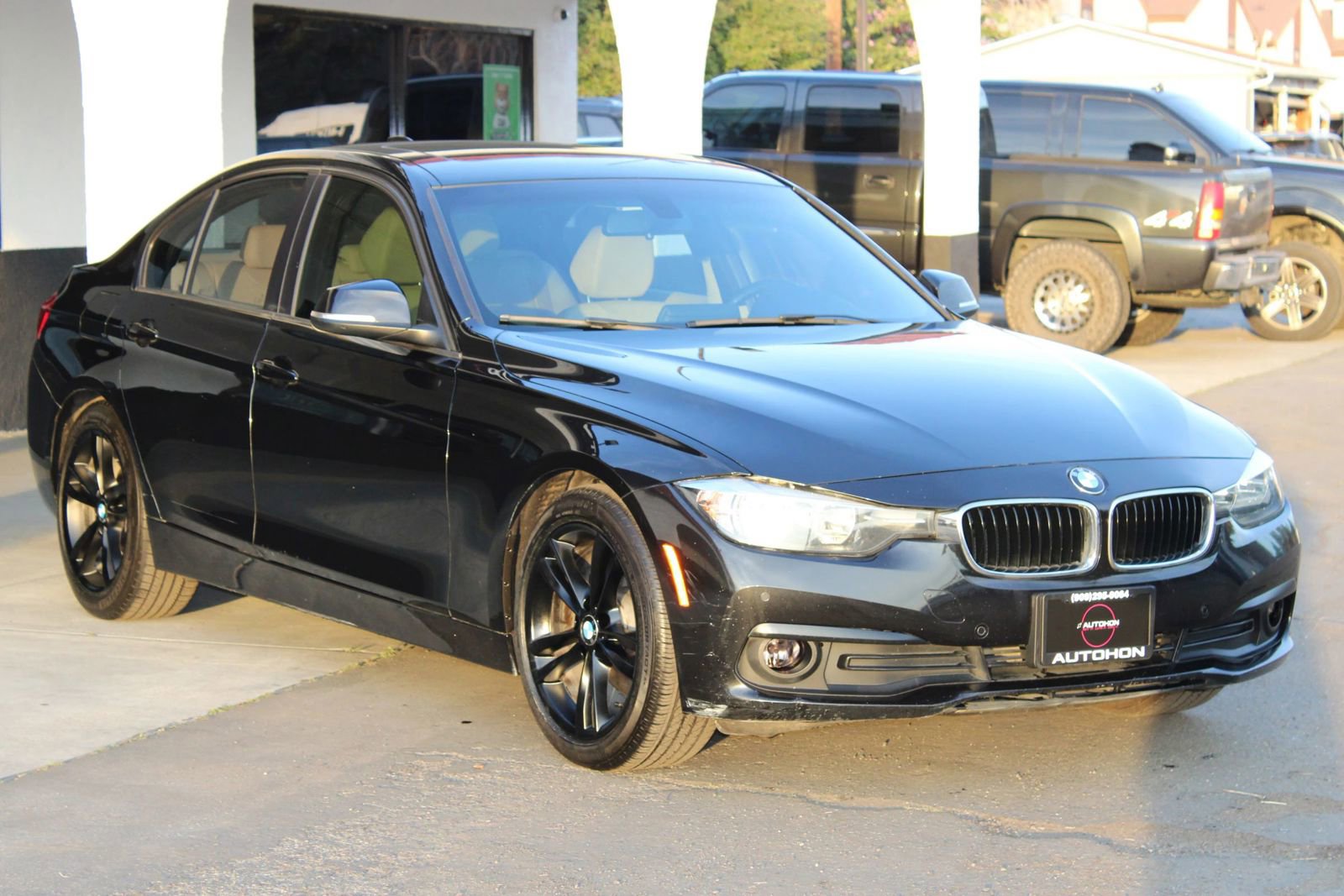 Used 2016 BMW 320i Sedan RWD image 3