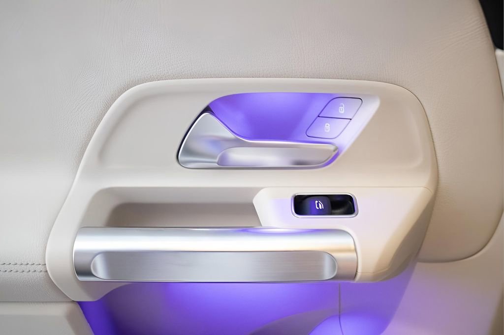 Used 2025 Mercedes-Benz GLB 250 GLB 250 image 30