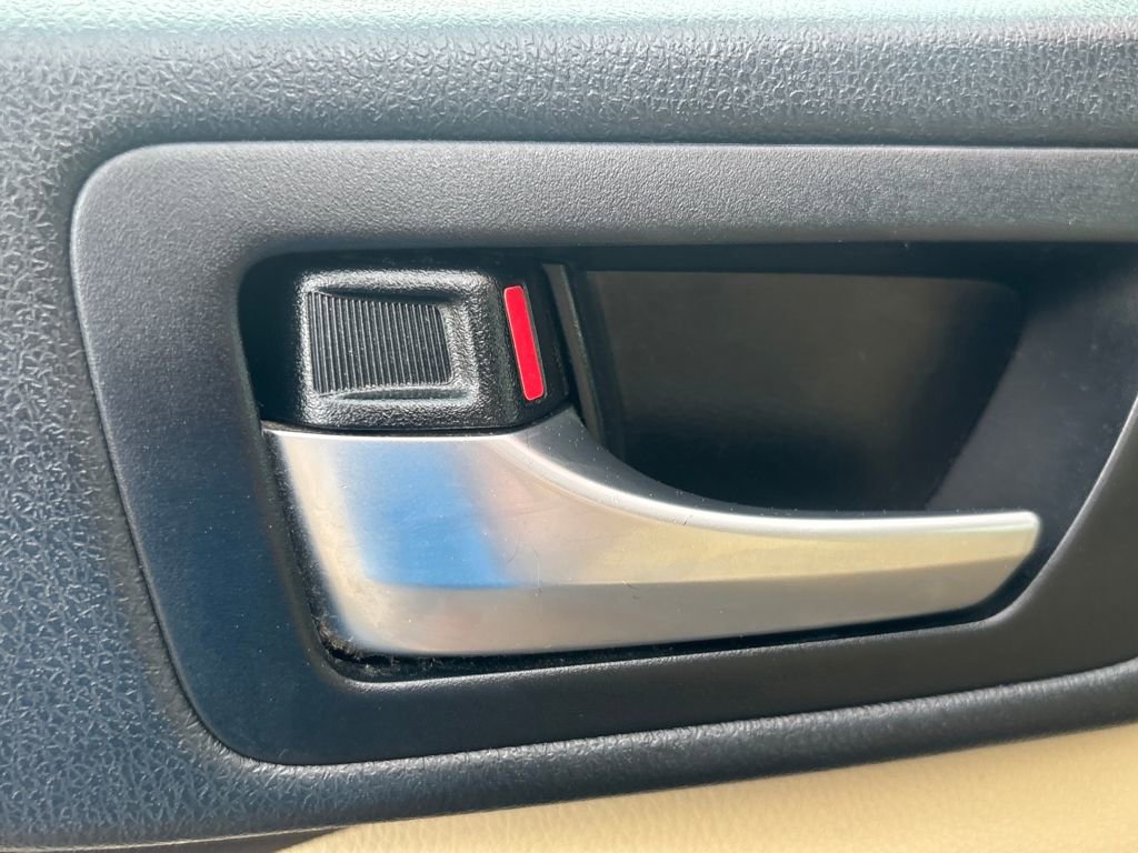 Used 2018 Toyota Highlander XLE image 7