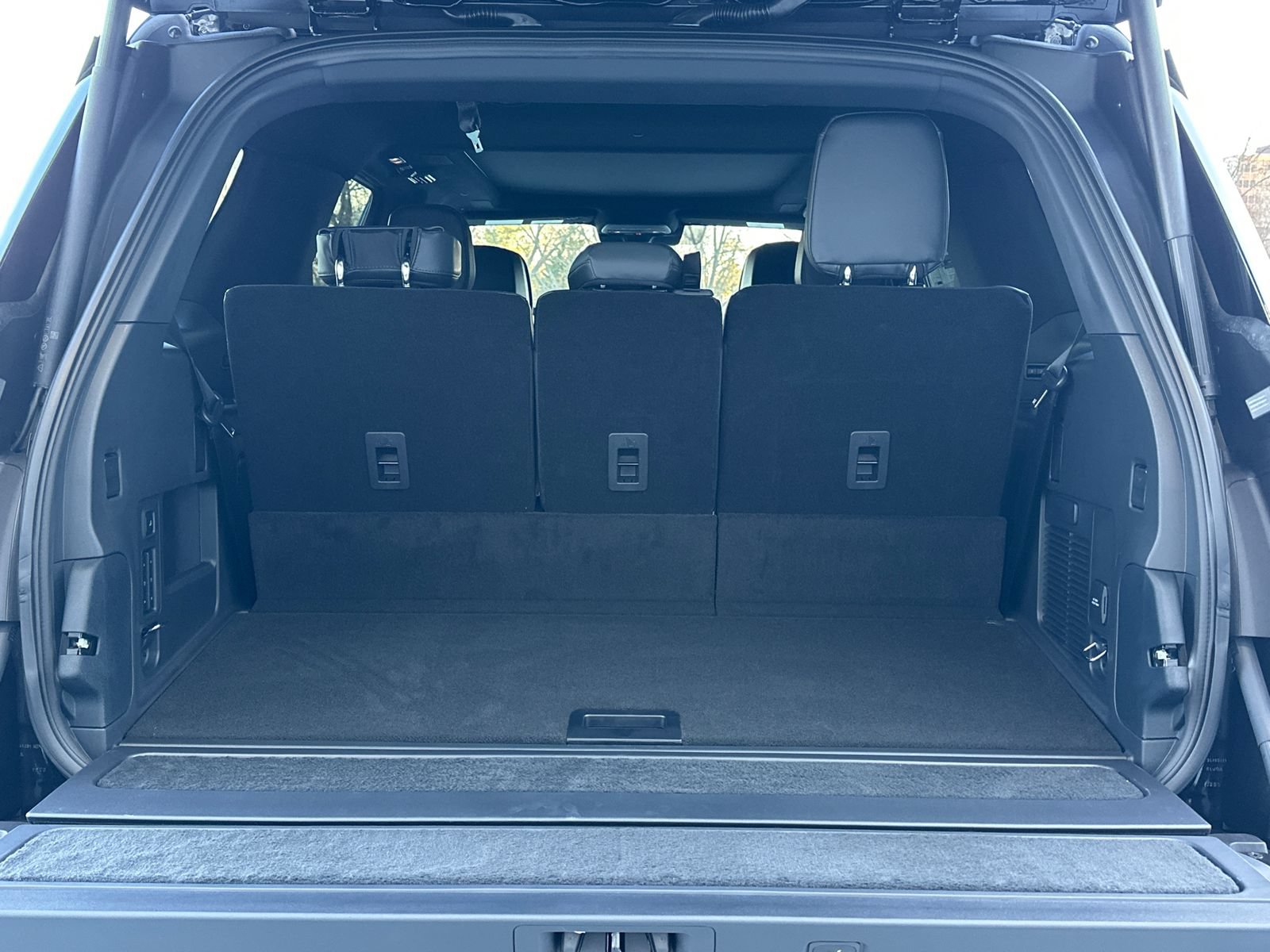 New 2026 Lincoln Navigator Reserve w/ Jet Appearance Package AWD/4WD image 6