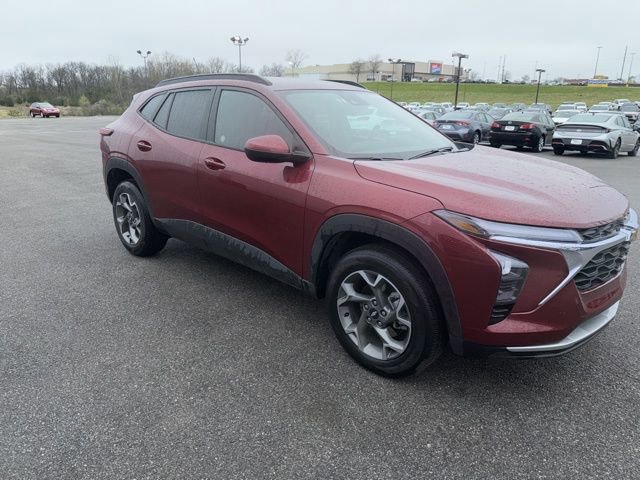 Used 2025 Chevrolet Trax LT w/ LT Convenience Package image 8