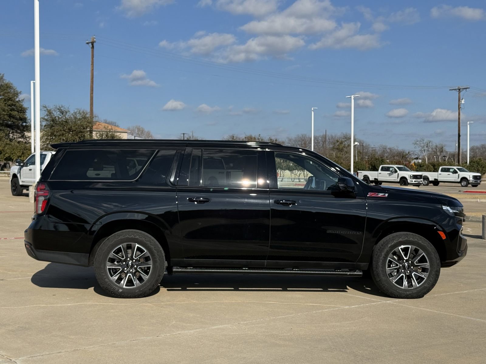 Used 2024 Chevrolet Suburban Z71 w/ Luxury Package image 3