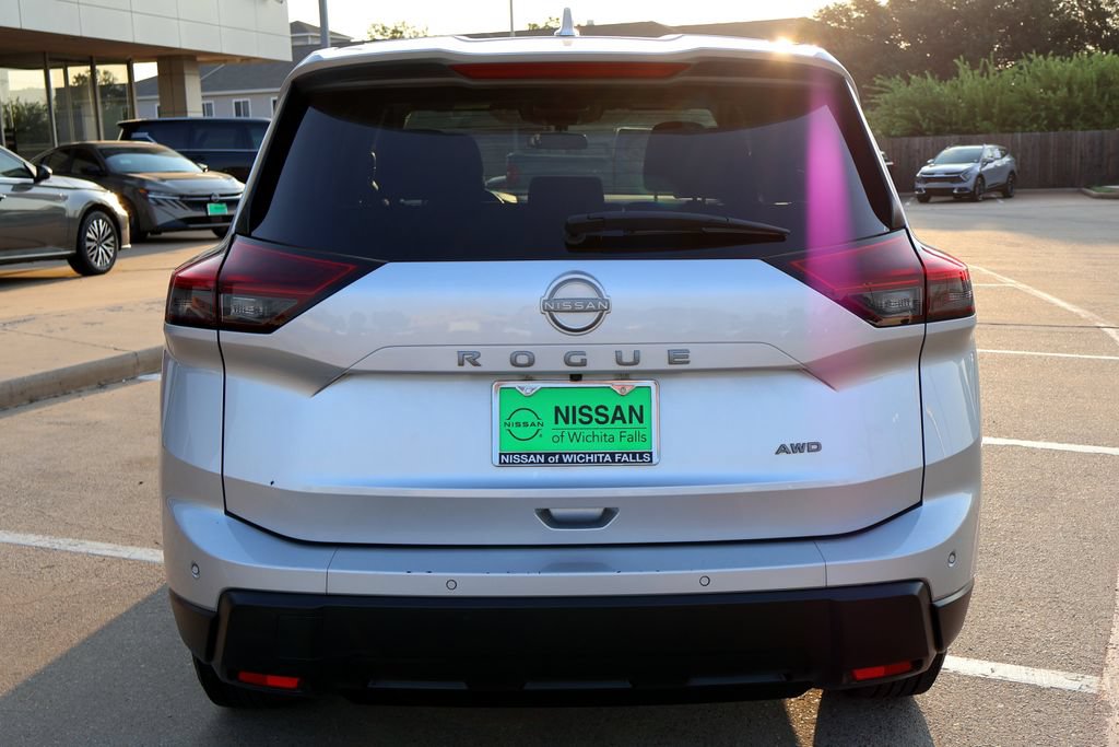 Certified 2025 Nissan Rogue SV AWD/4WD image 7