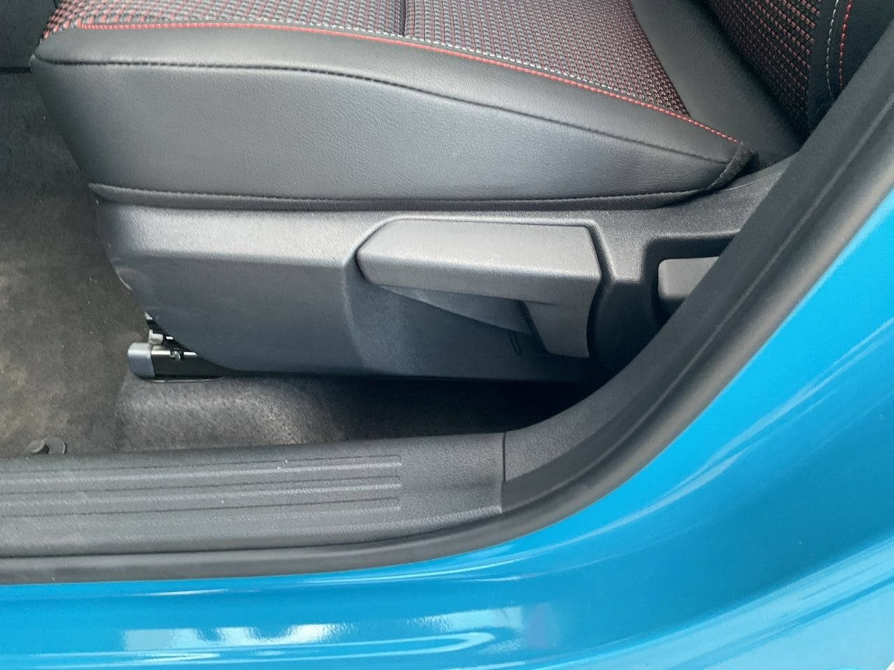 New 2027 Nissan Kicks SR FWD image 9