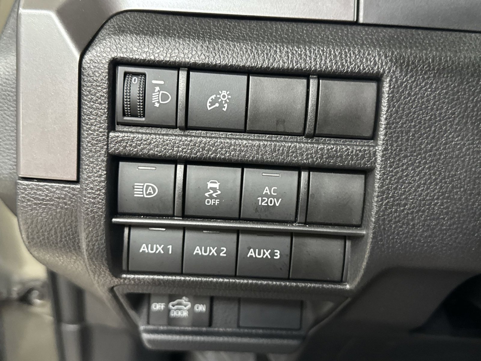 Used 2025 Toyota Tacoma TRD Sport w/ TRD Sport Upgrade Package image 37