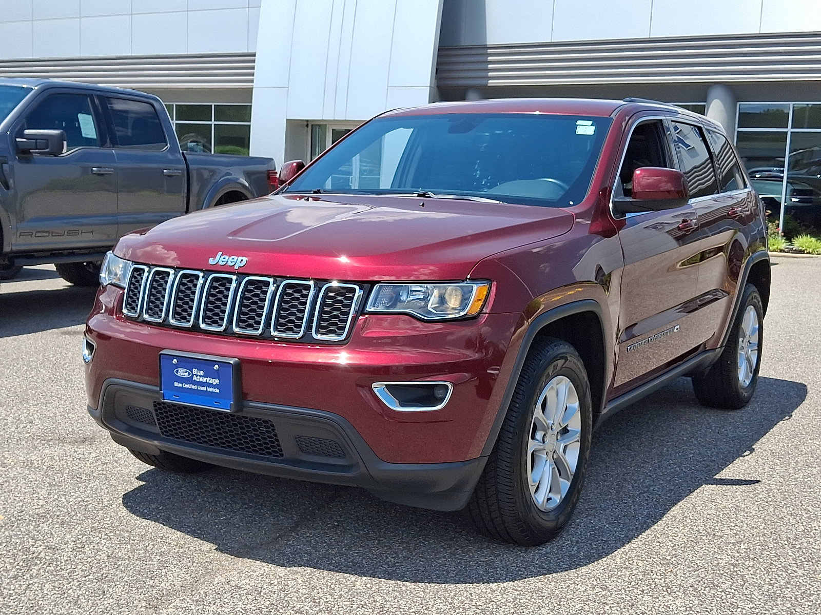Used 2022 Jeep Grand Cherokee Laredo X AWD/4WD image 4