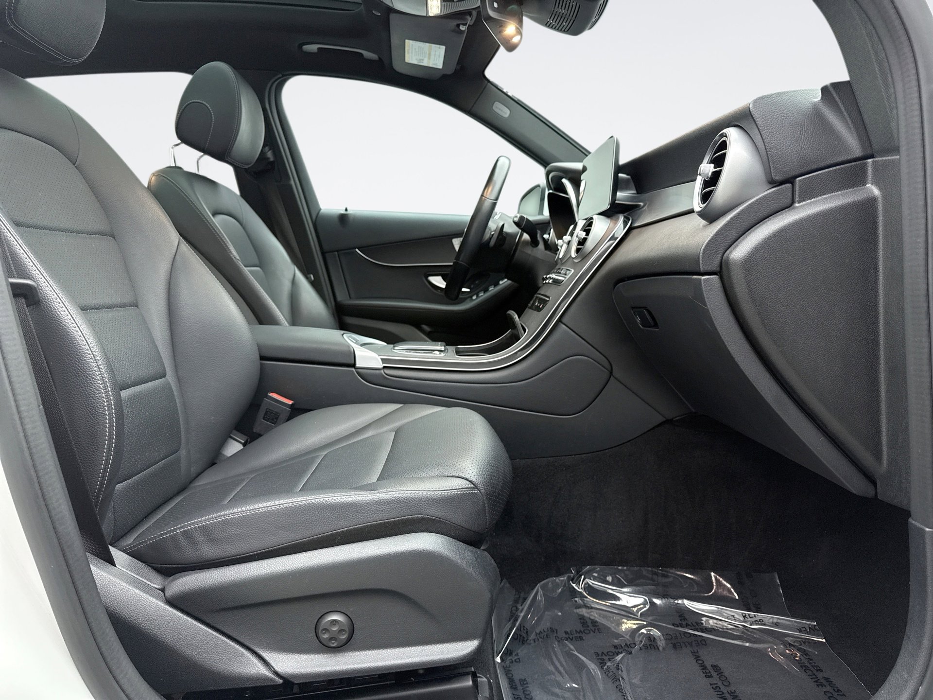 Used 2022 Mercedes-Benz GLC 300 4MATIC w/ Multimedia Package Lite image 17