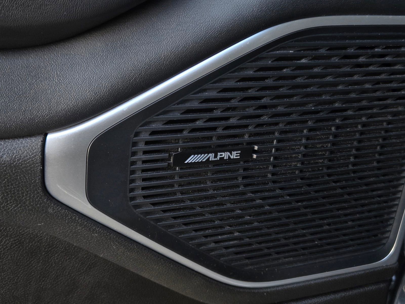 Used 2024 Jeep Wagoneer L Series II w/ Flexible Seating Group image 11