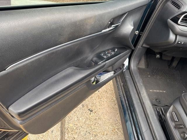 Used 2019 Toyota Camry LE image 32