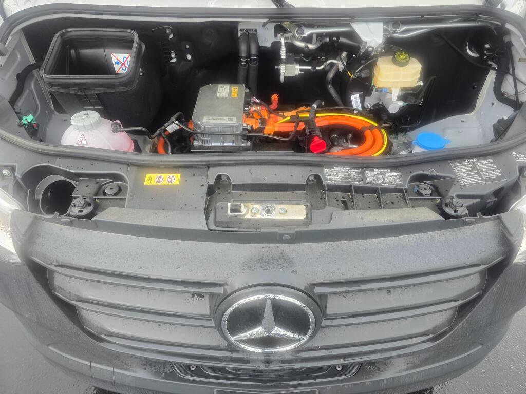 New 2025 Mercedes-Benz eSprinter 170 Cargo image 12