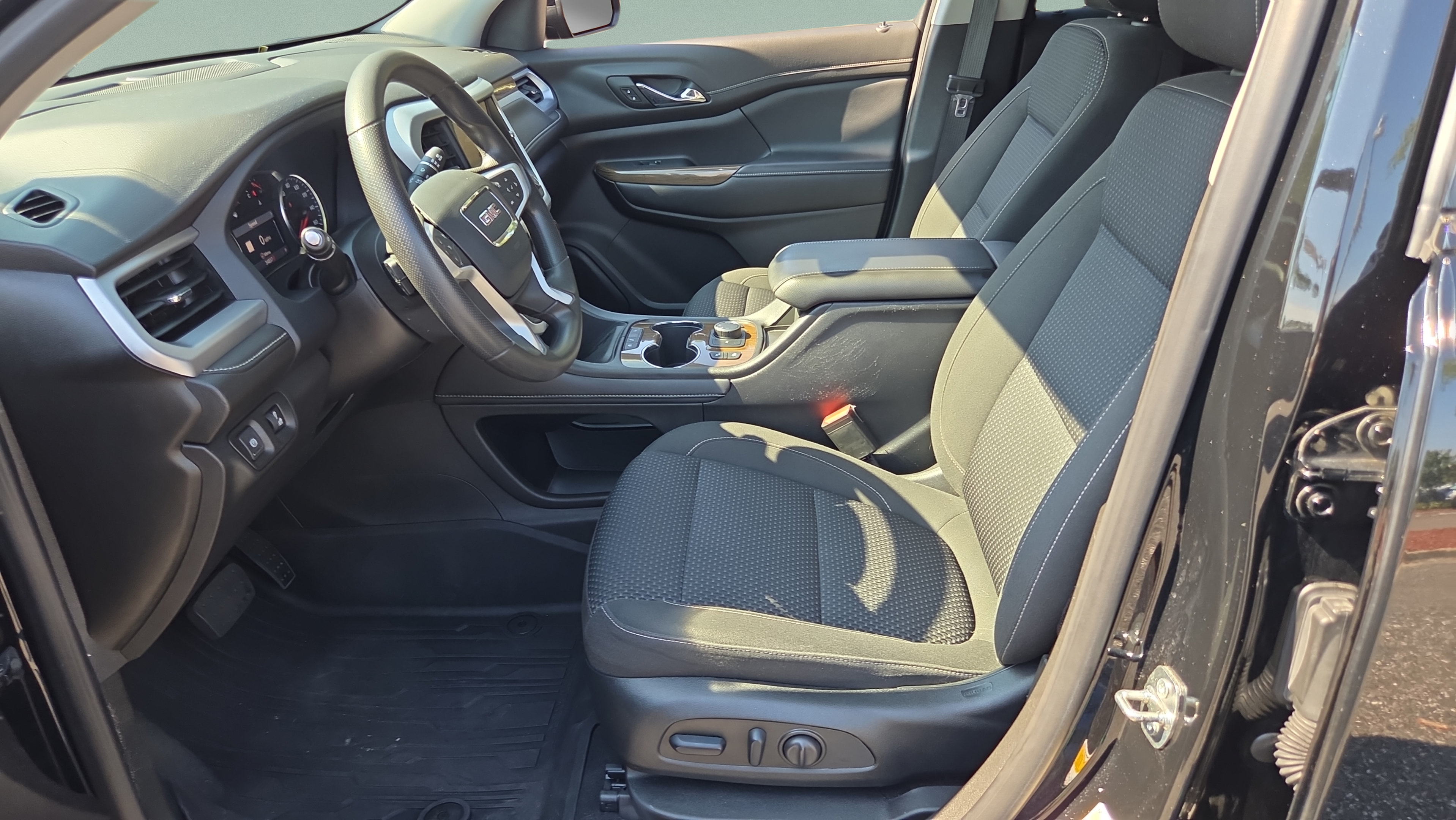 Certified 2023 GMC Acadia SLE w/ Driver Convenience Package FWD image 9
