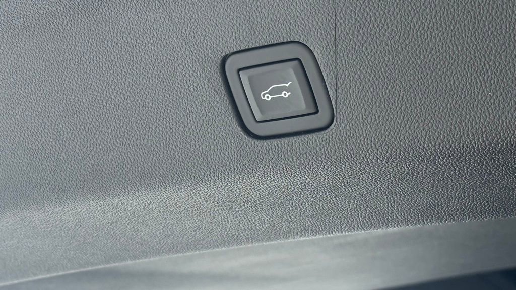Used 2024 GMC Yukon Denali Ultimate w/ LPO, Floor Liner Package AWD/4WD image 12