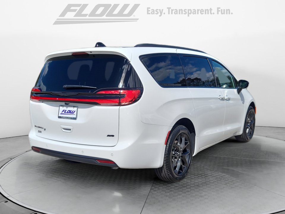 New 2026 Chrysler Pacifica Select w/ S Appearance Package AWD/4WD image 7