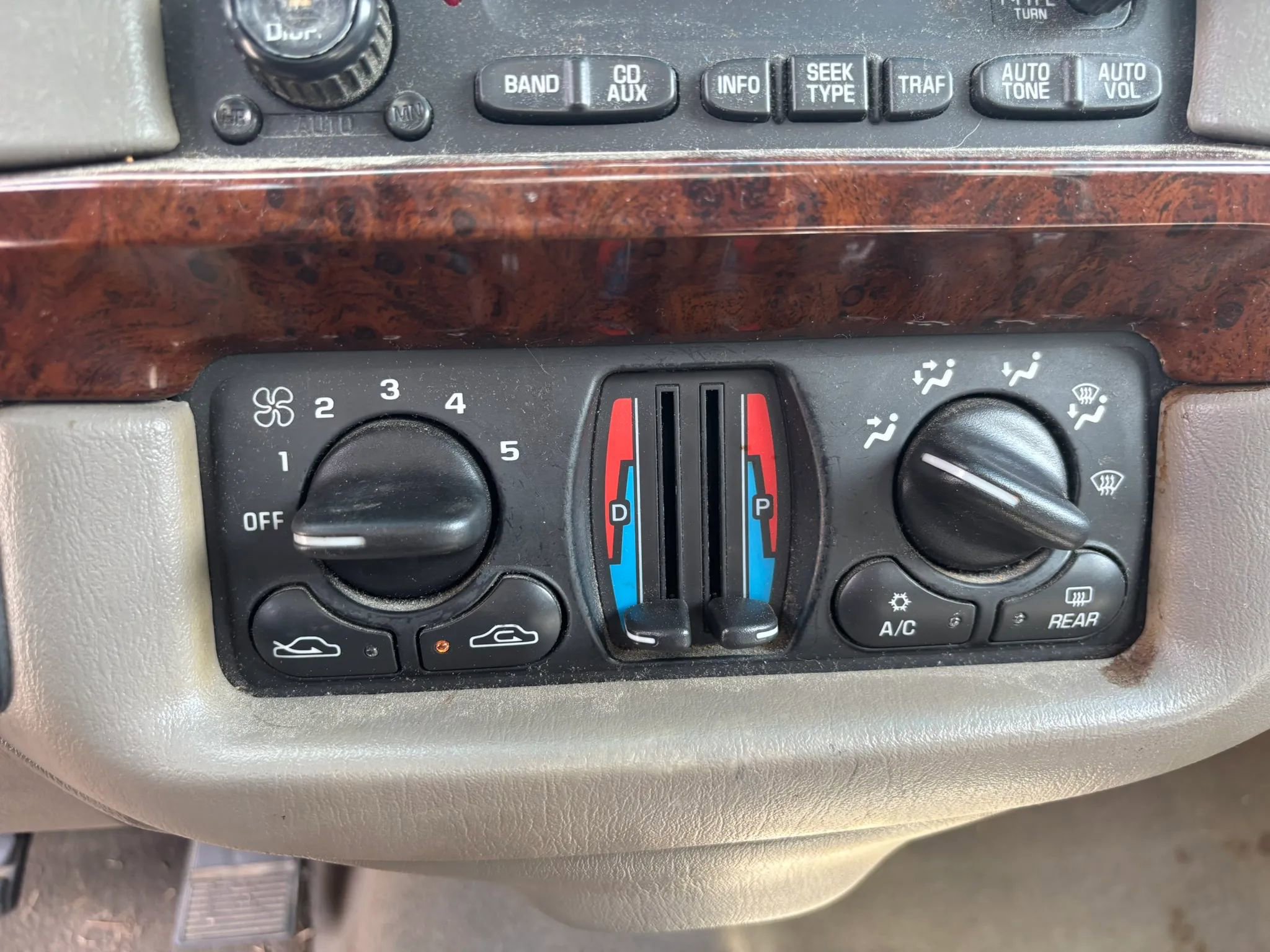 Used 2003 Chevrolet Impala Sedan image 14