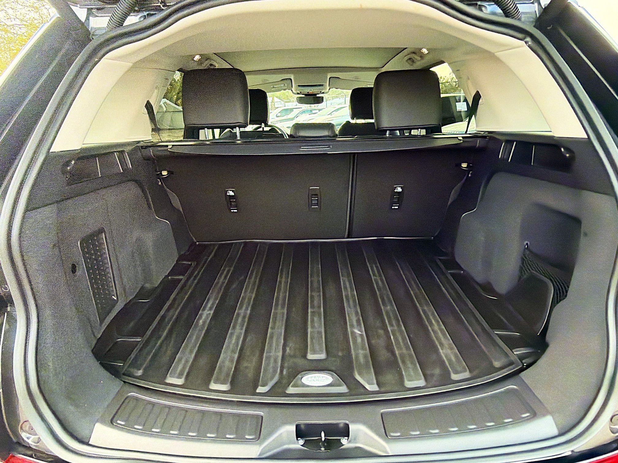 Used 2025 Land Rover Discovery Sport S image 11