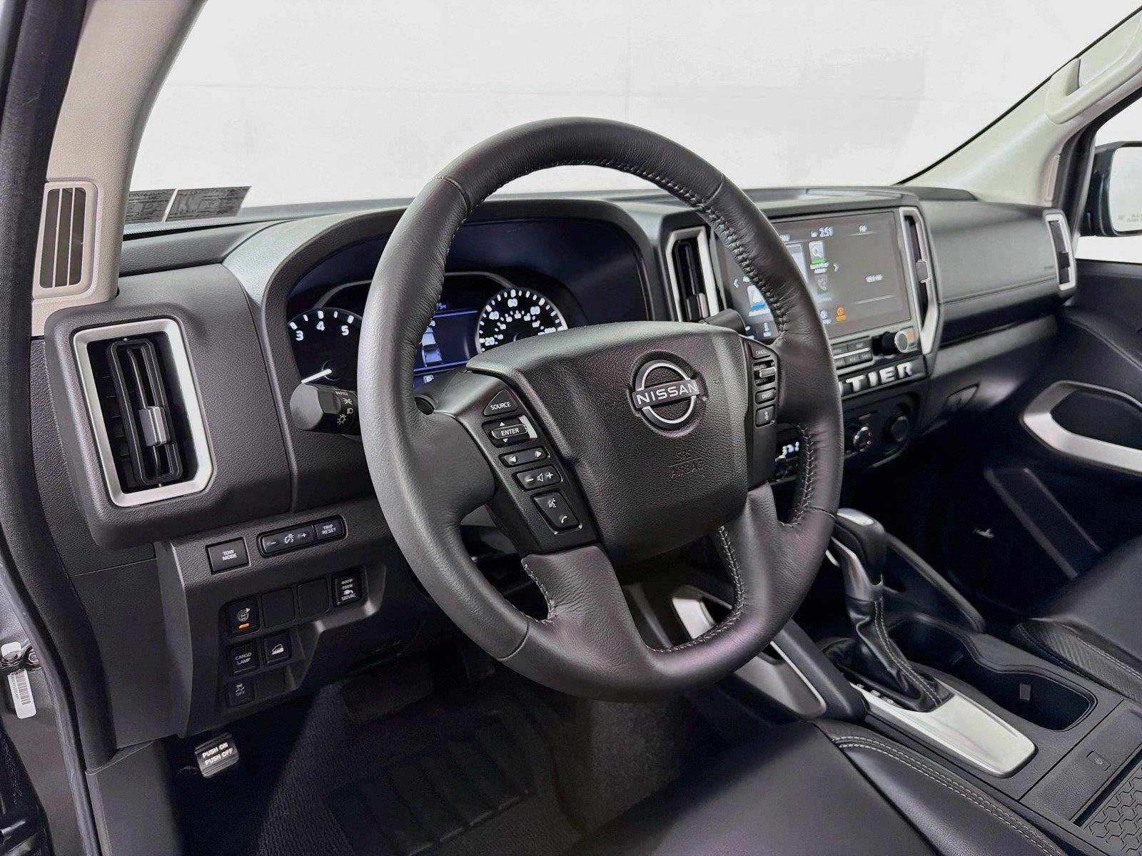 Used 2025 Nissan Frontier SL AWD/4WD image 16