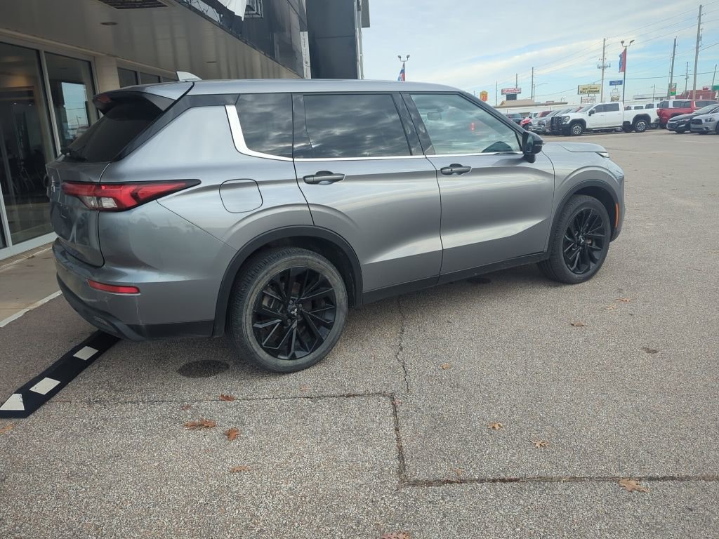 Used 2022 Mitsubishi Outlander SE image 7