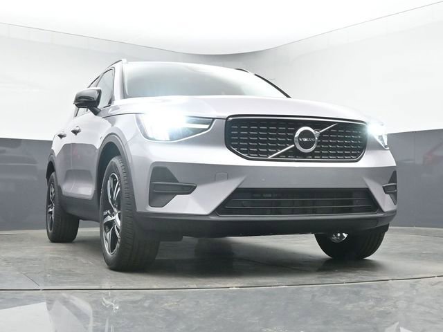New 2026 Volvo XC40 B4 Core w/ Climate Package FWD image 36