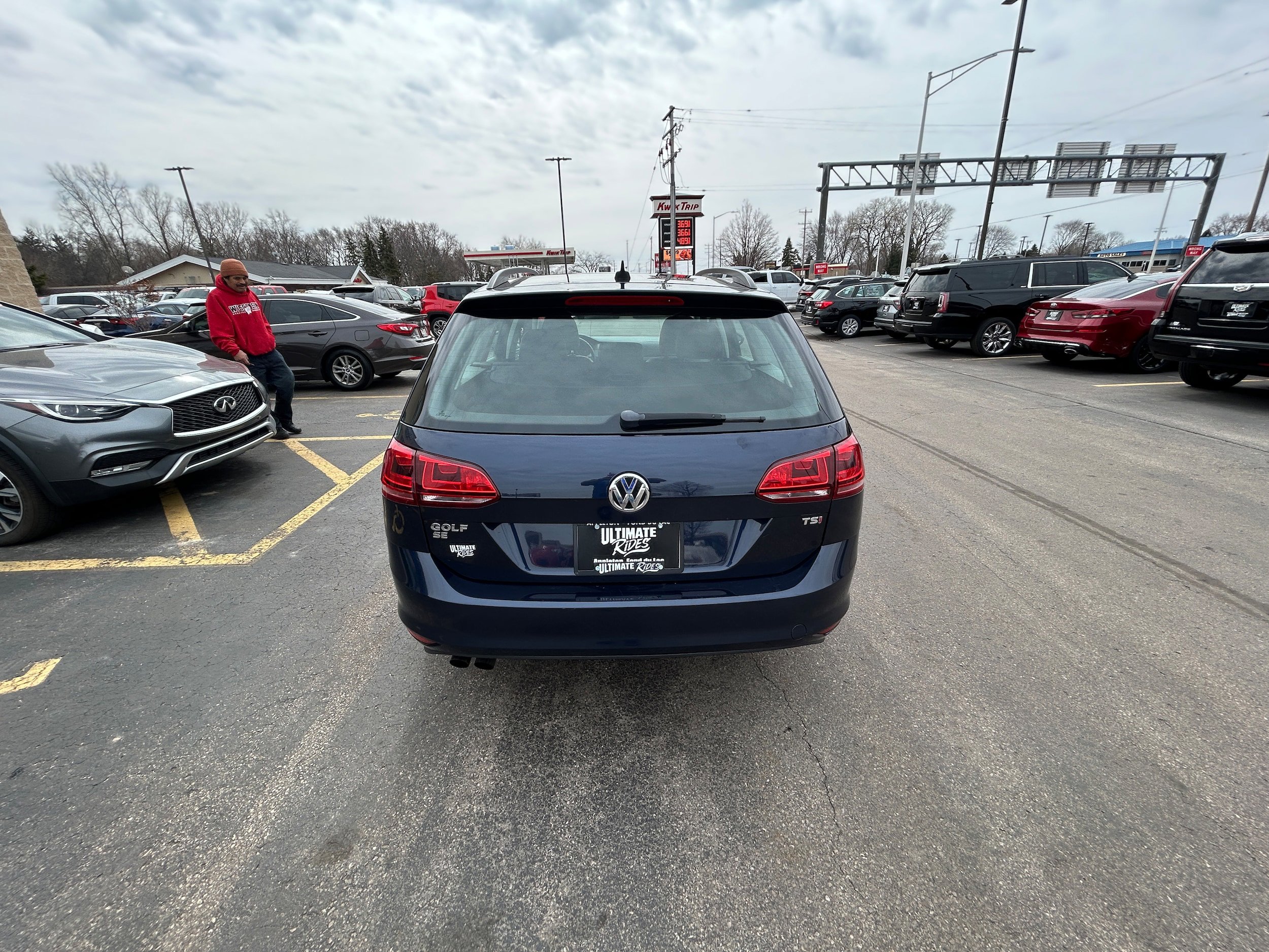 Used 2016 Volkswagen Golf SE FWD image 4