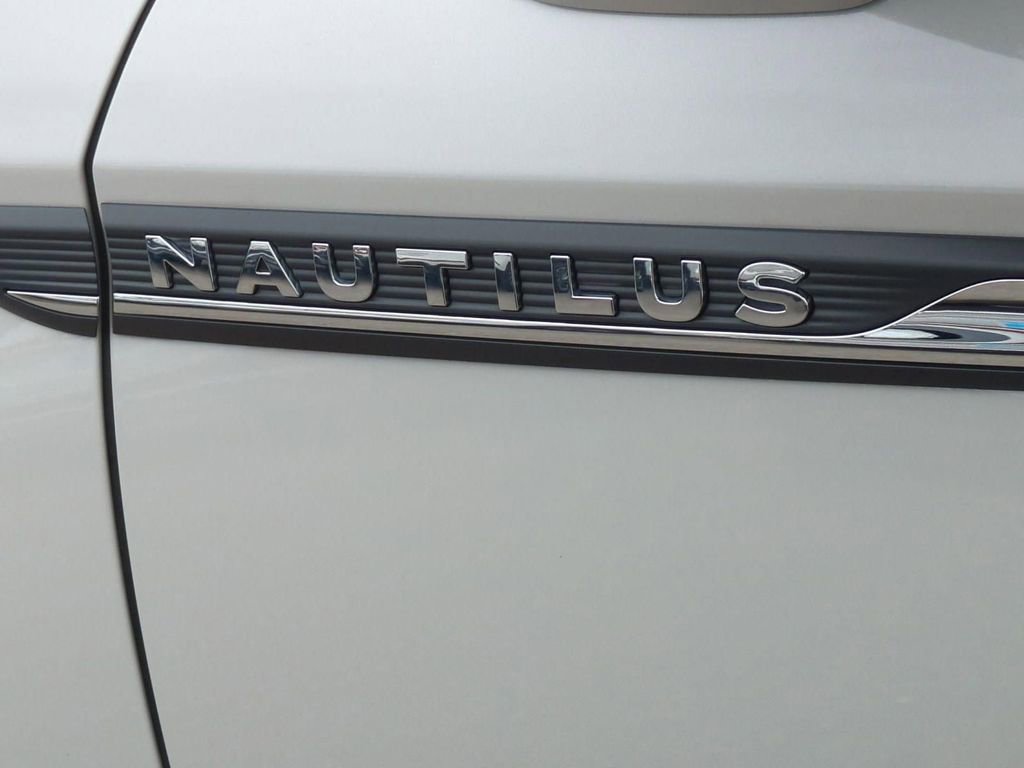 Certified 2023 Lincoln Nautilus Reserve image 10