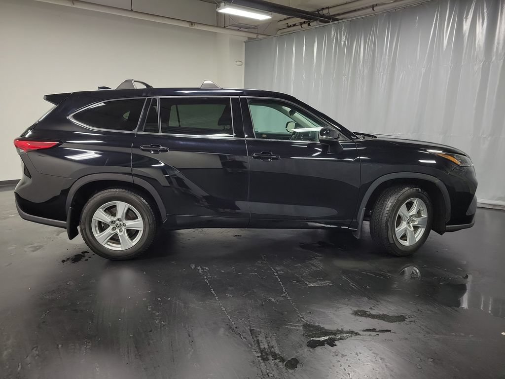 Used 2020 Toyota Highlander LE AWD/4WD image 9