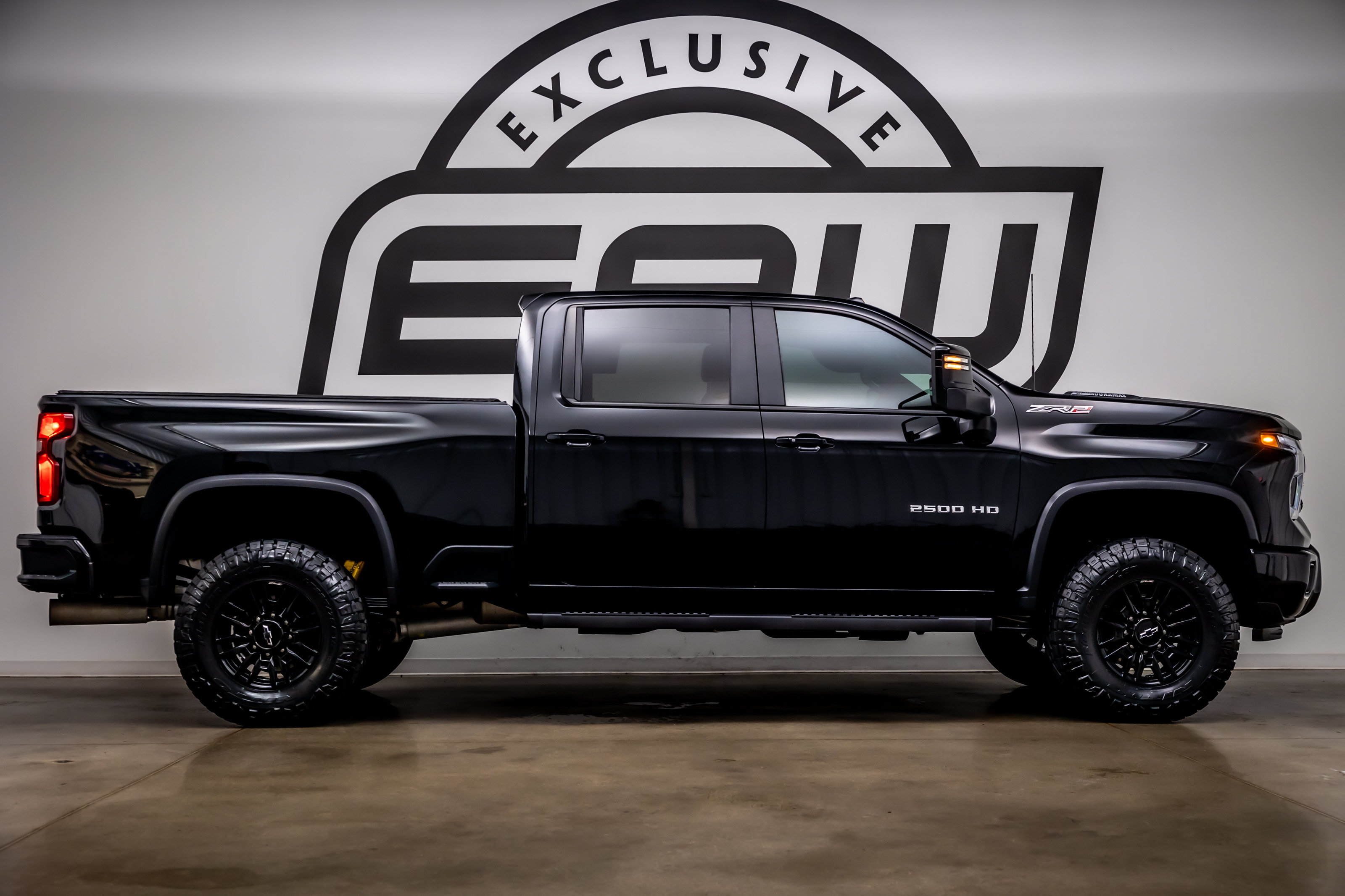 Used 2024 Chevrolet Silverado 2500 ZR2 w/ Technology Package AWD/4WD image 9