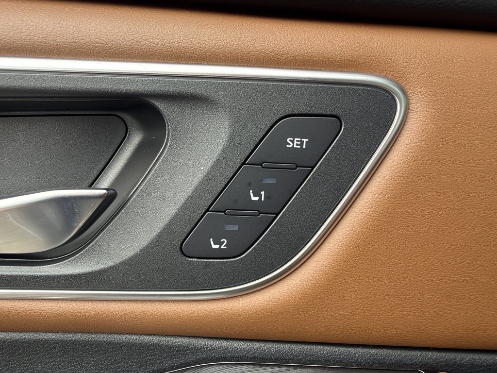 Used 2025 Nissan Rogue Platinum w/ Platinum Premium Package FWD image 32