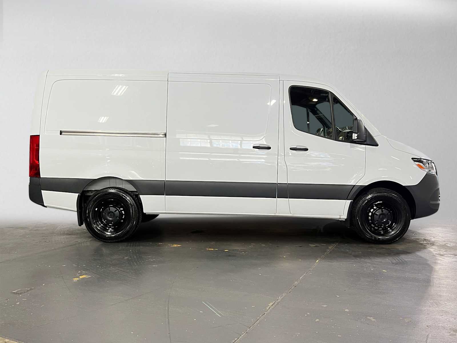 Used 2025 Mercedes-Benz Sprinter 2500 image 3