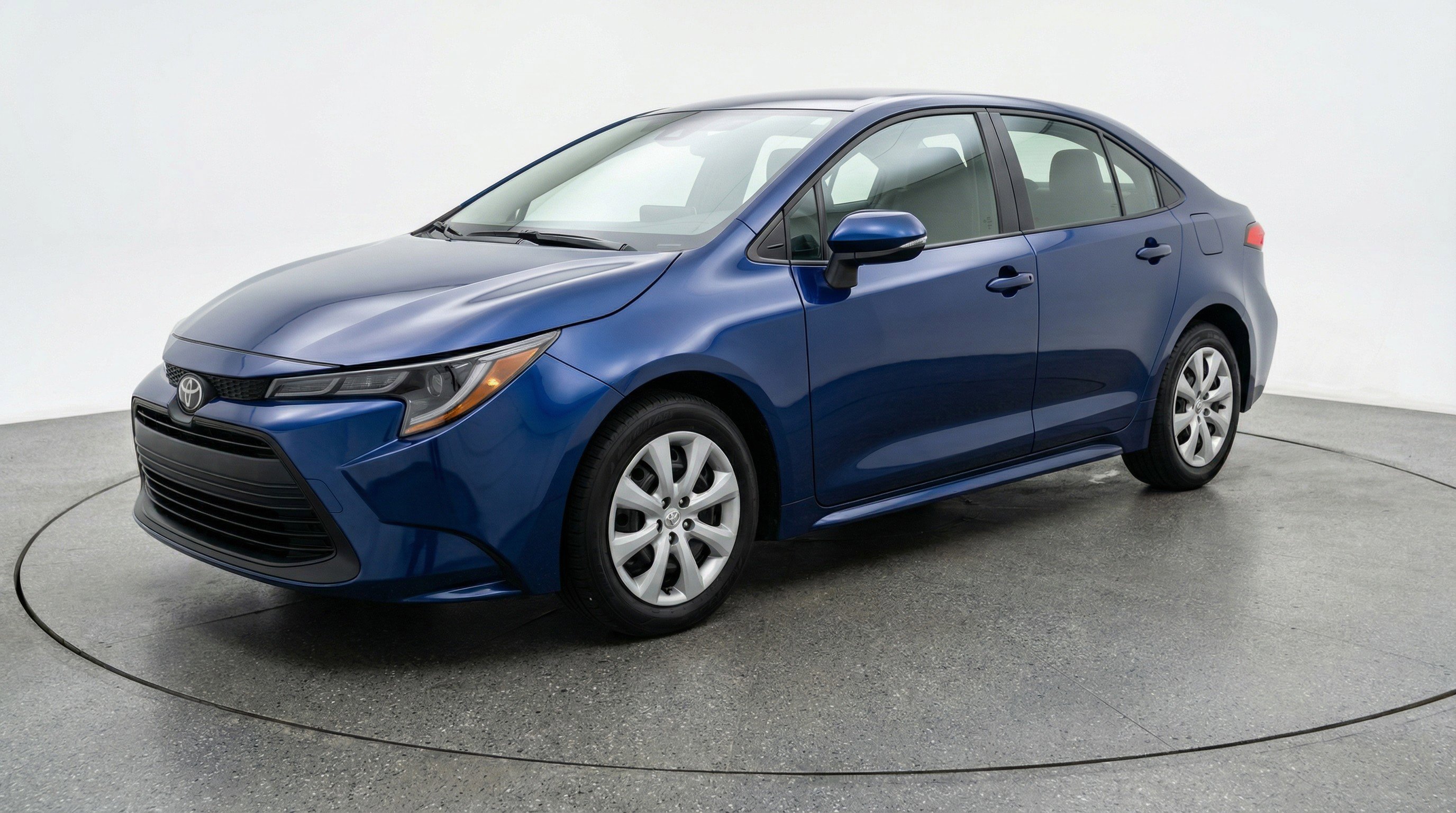 Used 2025 Toyota Corolla LE image 3