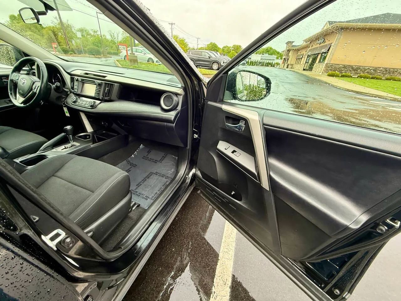 Used 2016 Toyota RAV4 XLE image 9